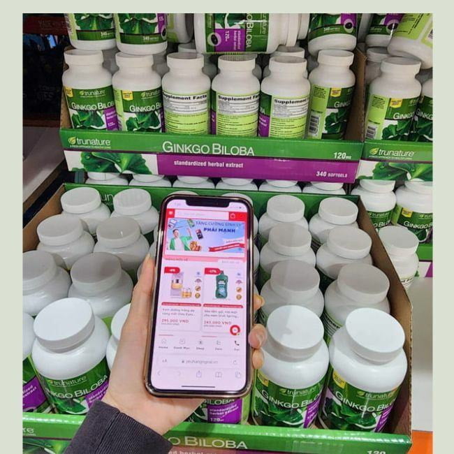 Viên Uống Bổ Não Ginkgo Biloba 120mg 340 Viên Trunature Của Mỹ 4 Nguoi-Nha-Minh-Mua-Ginkgo-Biloba-120mg-Tai-Sieu-Thi-Costco